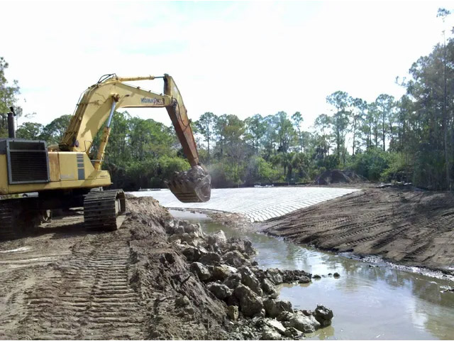 Weir%2BStructure 640w_0002_Canal%2Bturn1 1 640w